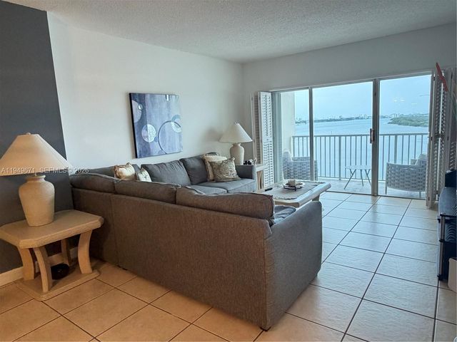 300 Bayview Dr 802, Sunny Isles Beach, FL 33160