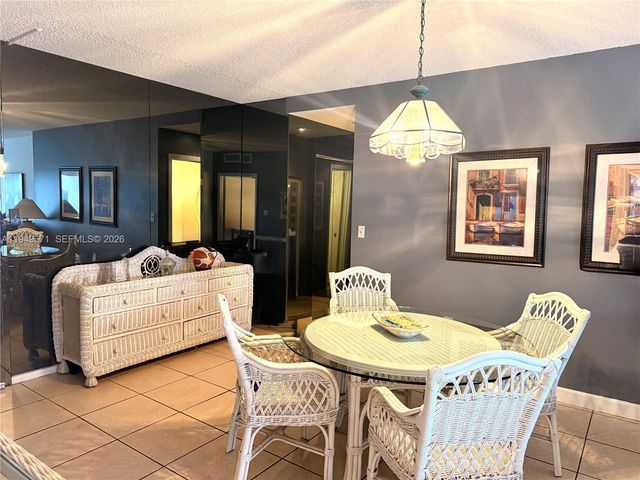 300 Bayview Dr 802, Sunny Isles Beach, FL 33160