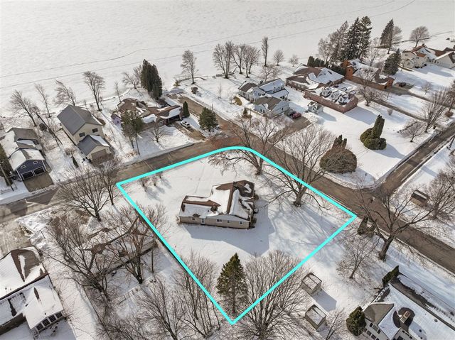 616 Lakeshore Drive, Cadillac, MI 49601