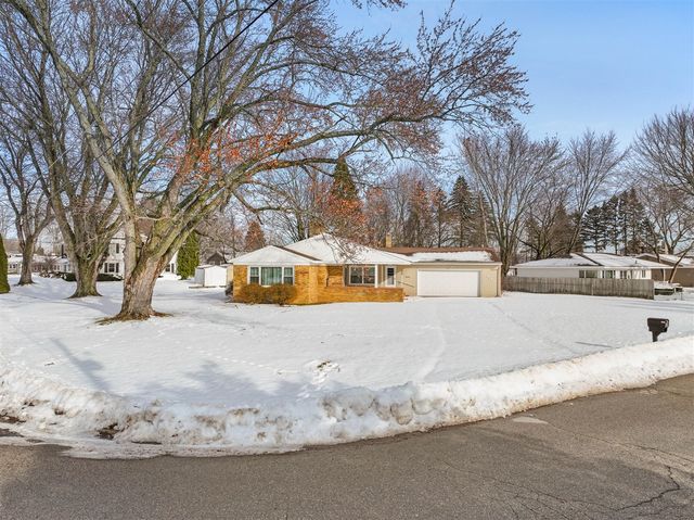 616 Lakeshore Drive, Cadillac, MI 49601