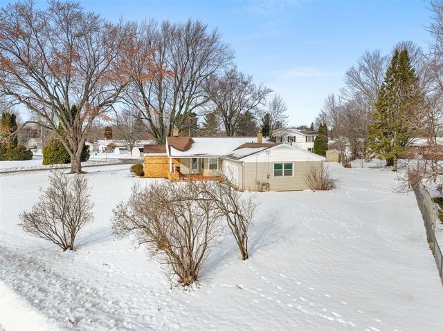 616 Lakeshore Drive, Cadillac, MI 49601