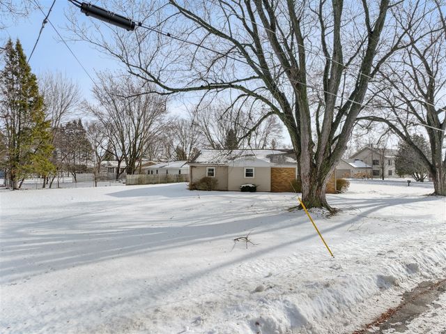 616 Lakeshore Drive, Cadillac, MI 49601