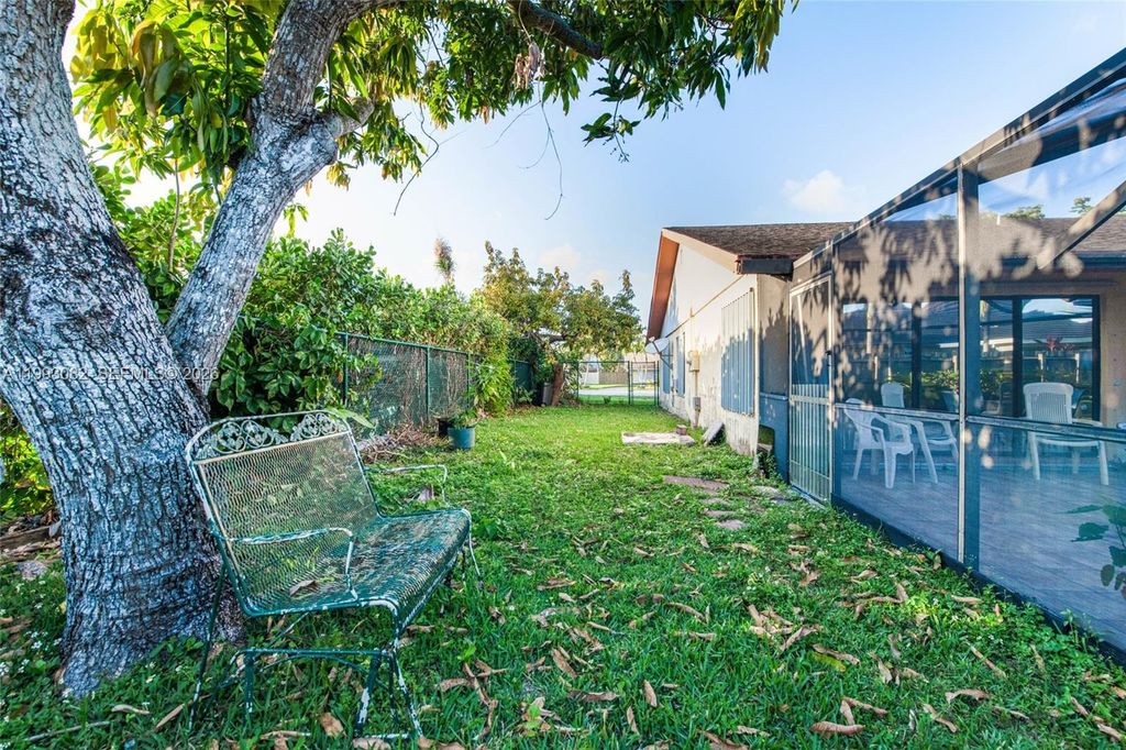 Image 26 of property listing at 12702 SW 113th Ln, Miami, FL 33186