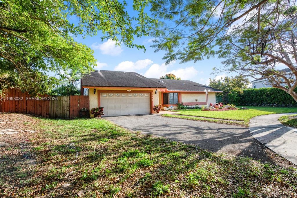 Image 28 of property listing at 12702 SW 113th Ln, Miami, FL 33186