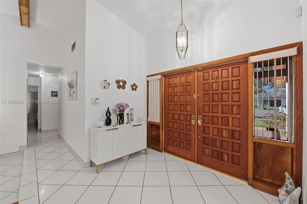 Image 4 of property listing at 12702 SW 113th Ln, Miami, FL 33186