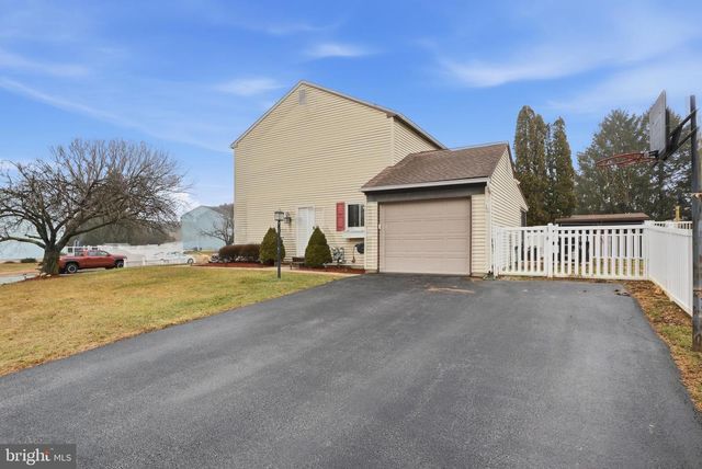 3512 HERITAGE DRIVE, York, PA 17402