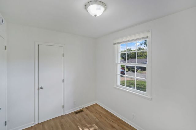 2144 W Richmond Hill Dr, Nashville, TN 37207