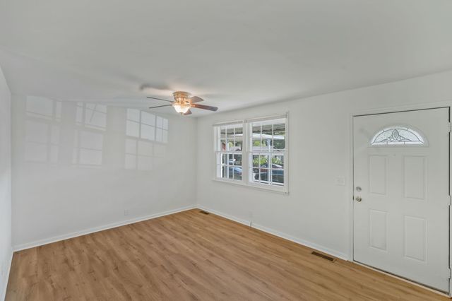 2144 W Richmond Hill Dr, Nashville, TN 37207