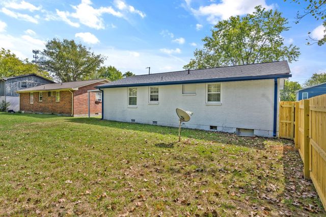 2144 W Richmond Hill Dr, Nashville, TN 37207