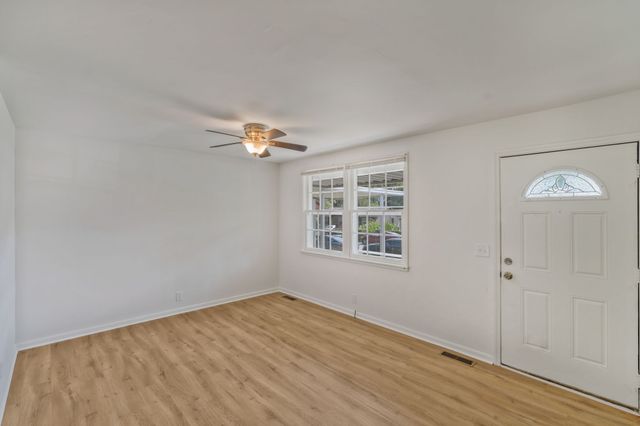 2144 W Richmond Hill Dr, Nashville, TN 37207