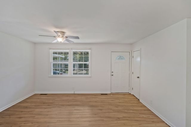 2144 W Richmond Hill Dr, Nashville, TN 37207