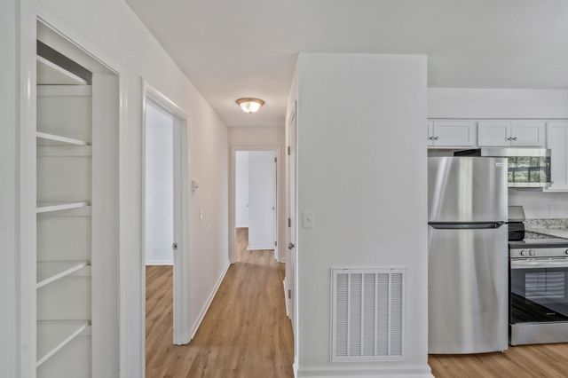 2144 W Richmond Hill Dr, Nashville, TN 37207