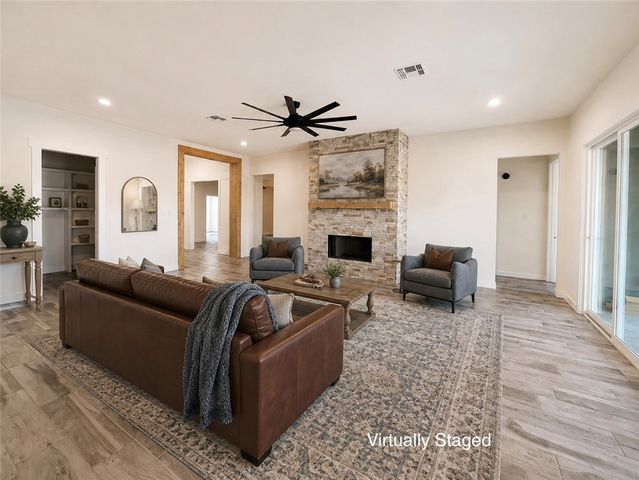 1401 Lois Chesney, Corpus Christi, TX 78415