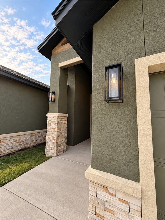 1401 Lois Chesney, Corpus Christi, TX 78415 — photo 2