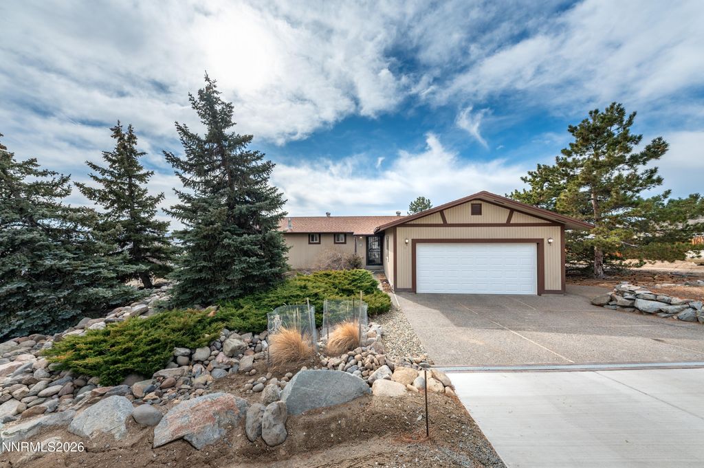 Image 2 of property listing at 11960 Fir Drive, Reno, NV 89506