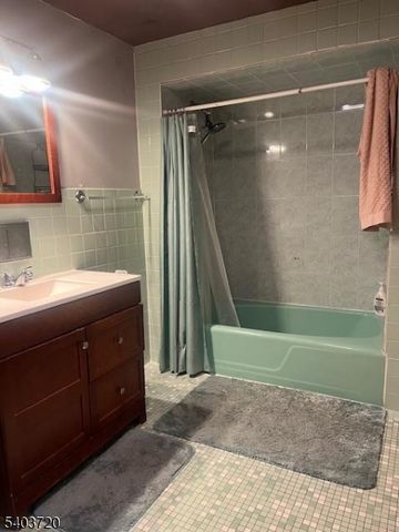 43 Paterson St, Newark City, NJ 07105