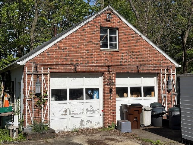 2840 Dover Center Road, Westlake, OH 44145