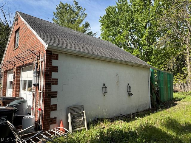 2840 Dover Center Road, Westlake, OH 44145