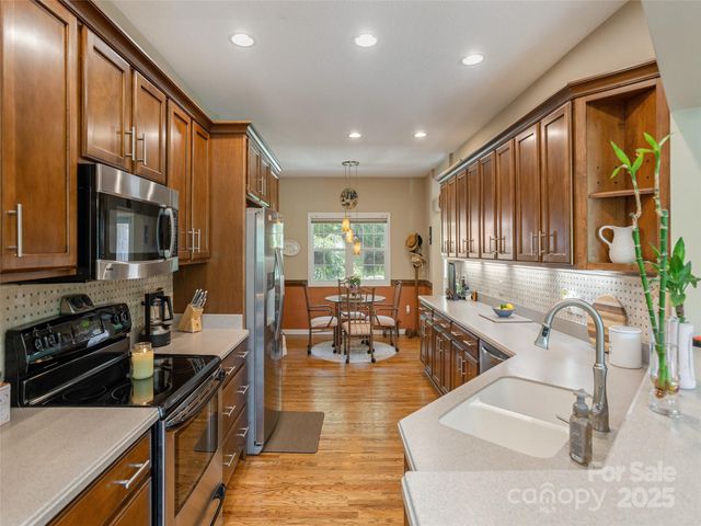 31 Headwater Drive, Hendersonville, NC 28739