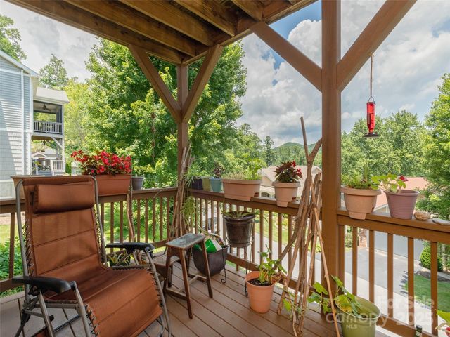 31 Headwater Drive, Hendersonville, NC 28739