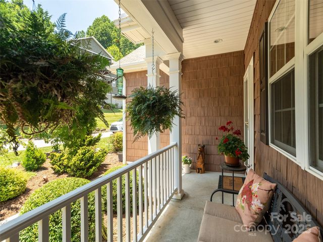 31 Headwater Drive, Hendersonville, NC 28739