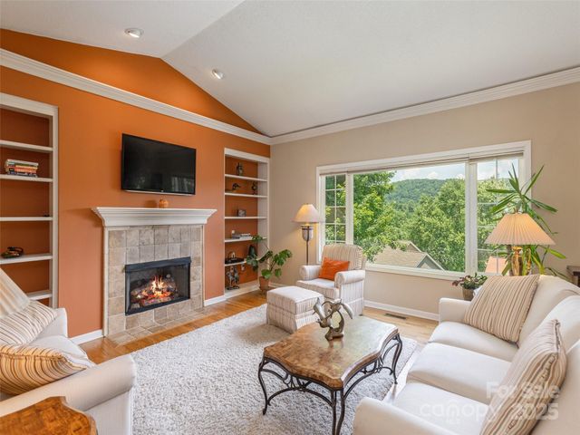 31 Headwater Drive, Hendersonville, NC 28739