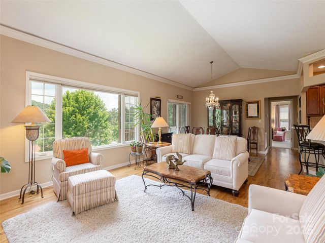 31 Headwater Drive, Hendersonville, NC 28739