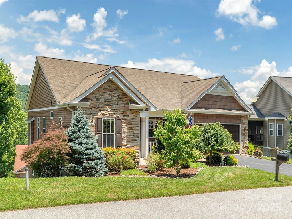 31 Headwater Drive, Hendersonville, NC 28739