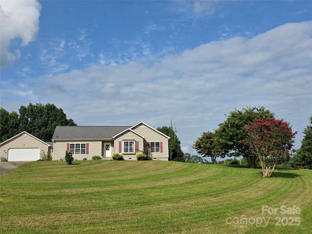 21 Persimmon Drive, Mills River, NC 28759