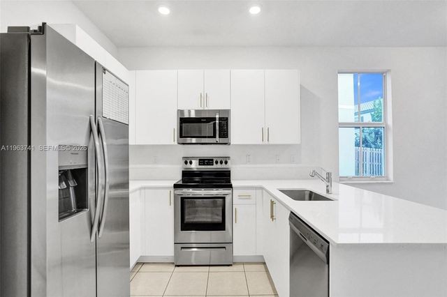 11920 NW 47th Mnr, Coral Springs, FL 33076