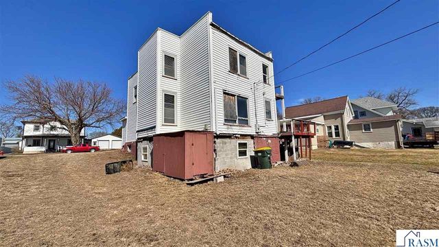 12 E Main Street, Madelia, MN 56062