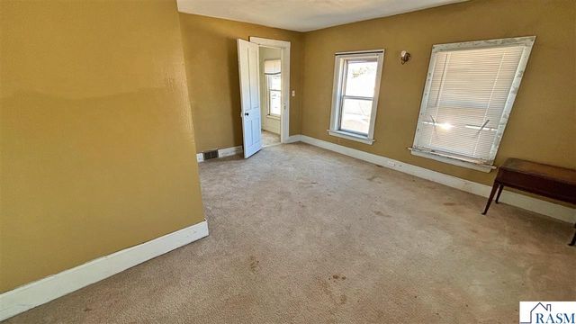 12 E Main Street, Madelia, MN 56062