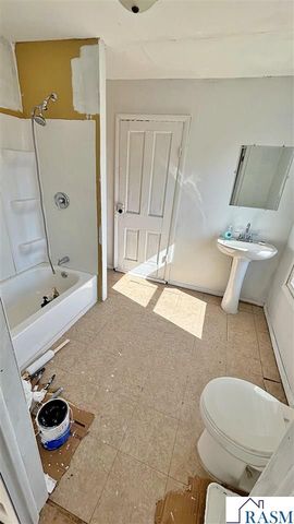 12 E Main Street, Madelia, MN 56062