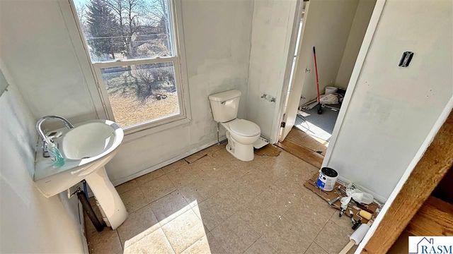 12 E Main Street, Madelia, MN 56062