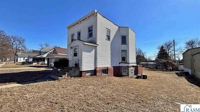 12 E Main Street, Madelia, MN 56062