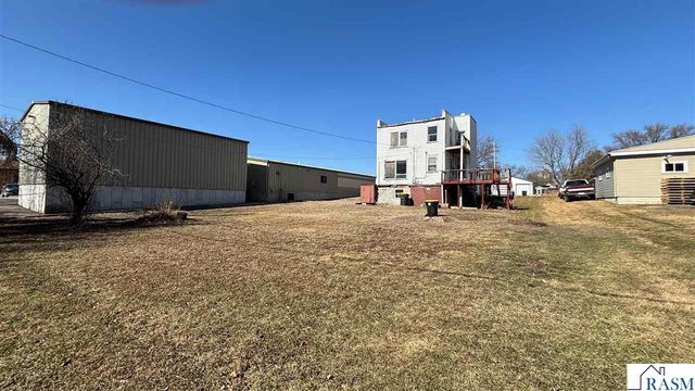12 E Main Street, Madelia, MN 56062