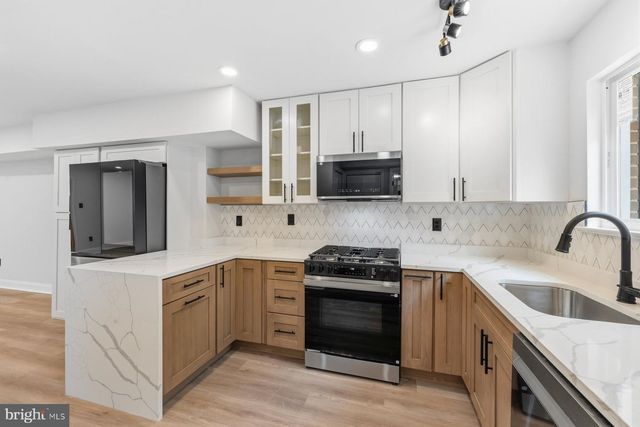 1004 COLONIAL AVE, Alexandria, VA 22314