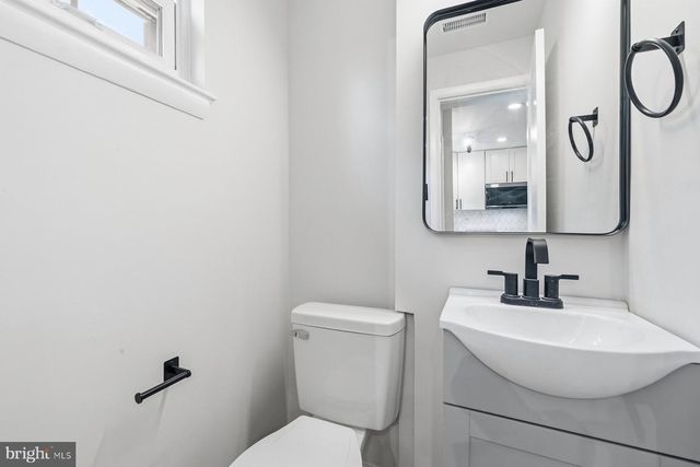 1004 COLONIAL AVE, Alexandria, VA 22314