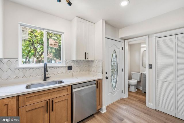 1004 COLONIAL AVE, Alexandria, VA 22314