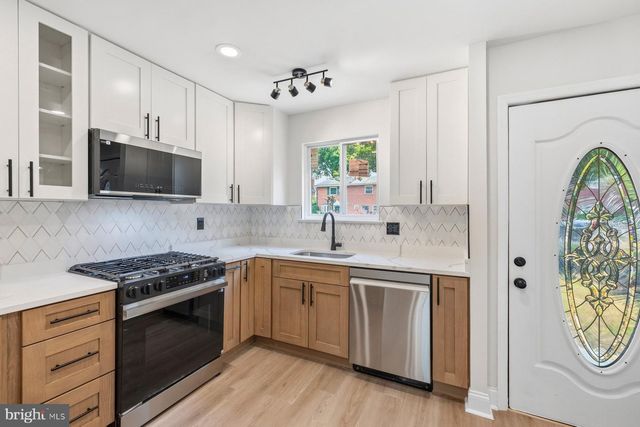 1004 COLONIAL AVE, Alexandria, VA 22314