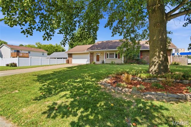 102 Irene Drive, St Jacob, IL 62281