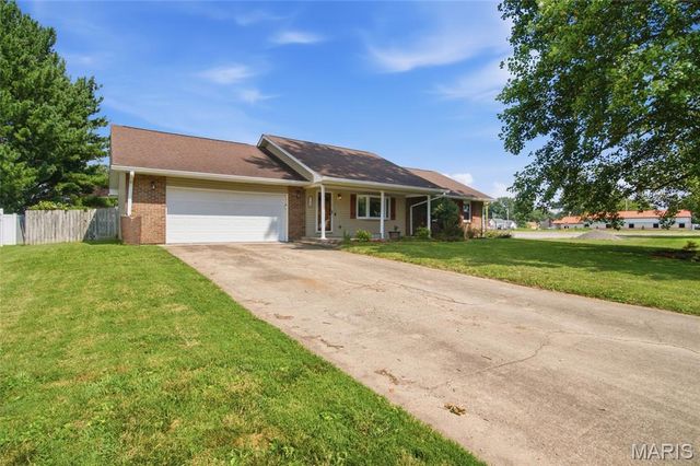 102 Irene Drive, St Jacob, IL 62281