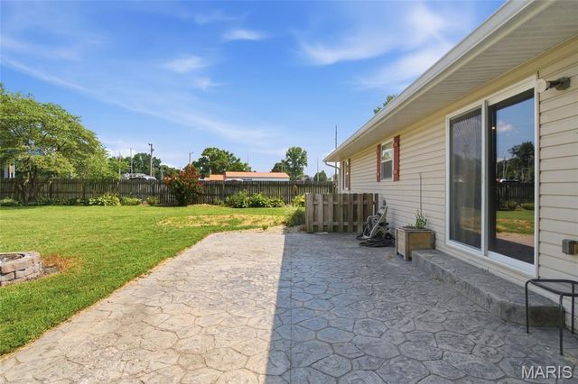 102 Irene Drive, St Jacob, IL 62281