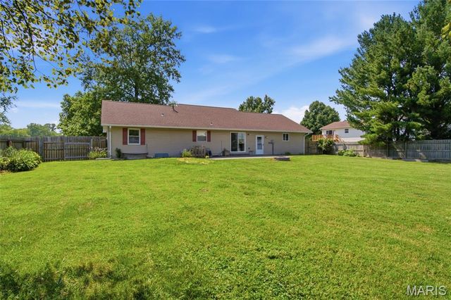 102 Irene Drive, St Jacob, IL 62281