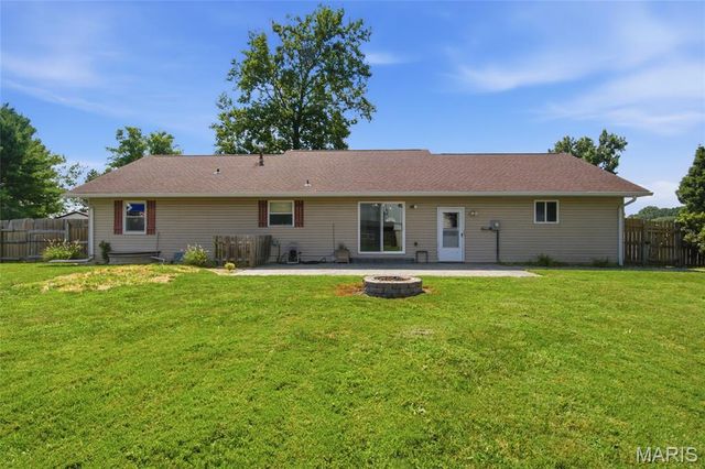 102 Irene Drive, St Jacob, IL 62281