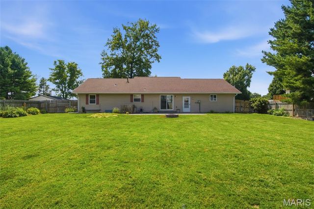 102 Irene Drive, St Jacob, IL 62281