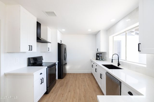 4415 W CAROL Avenue, Glendale, AZ 85302