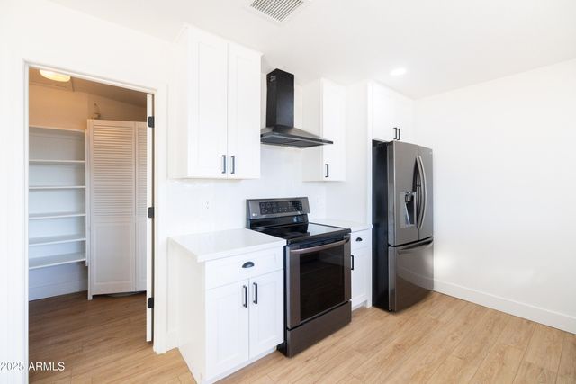 4415 W CAROL Avenue, Glendale, AZ 85302