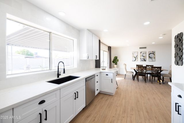 4415 W CAROL Avenue, Glendale, AZ 85302