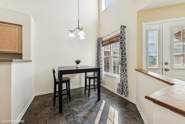 1670 Mansfield Court, Roselle, IL 60172